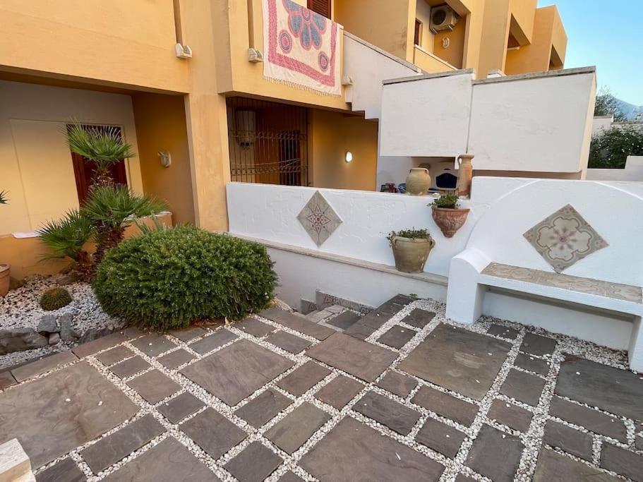 Appartamento Con Giardino A Due Passi Dal Mare. *